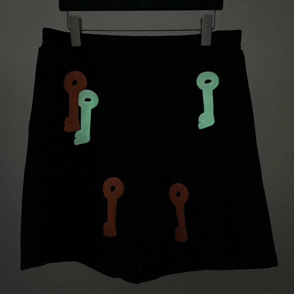 LW Shorts Bordado Llaves Luminosas Negro