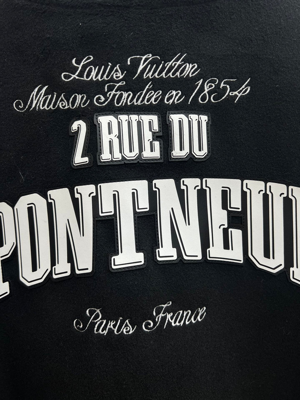 Bomber Varsity en Lana & Piel con Detalles Monogram · Colección 25SS