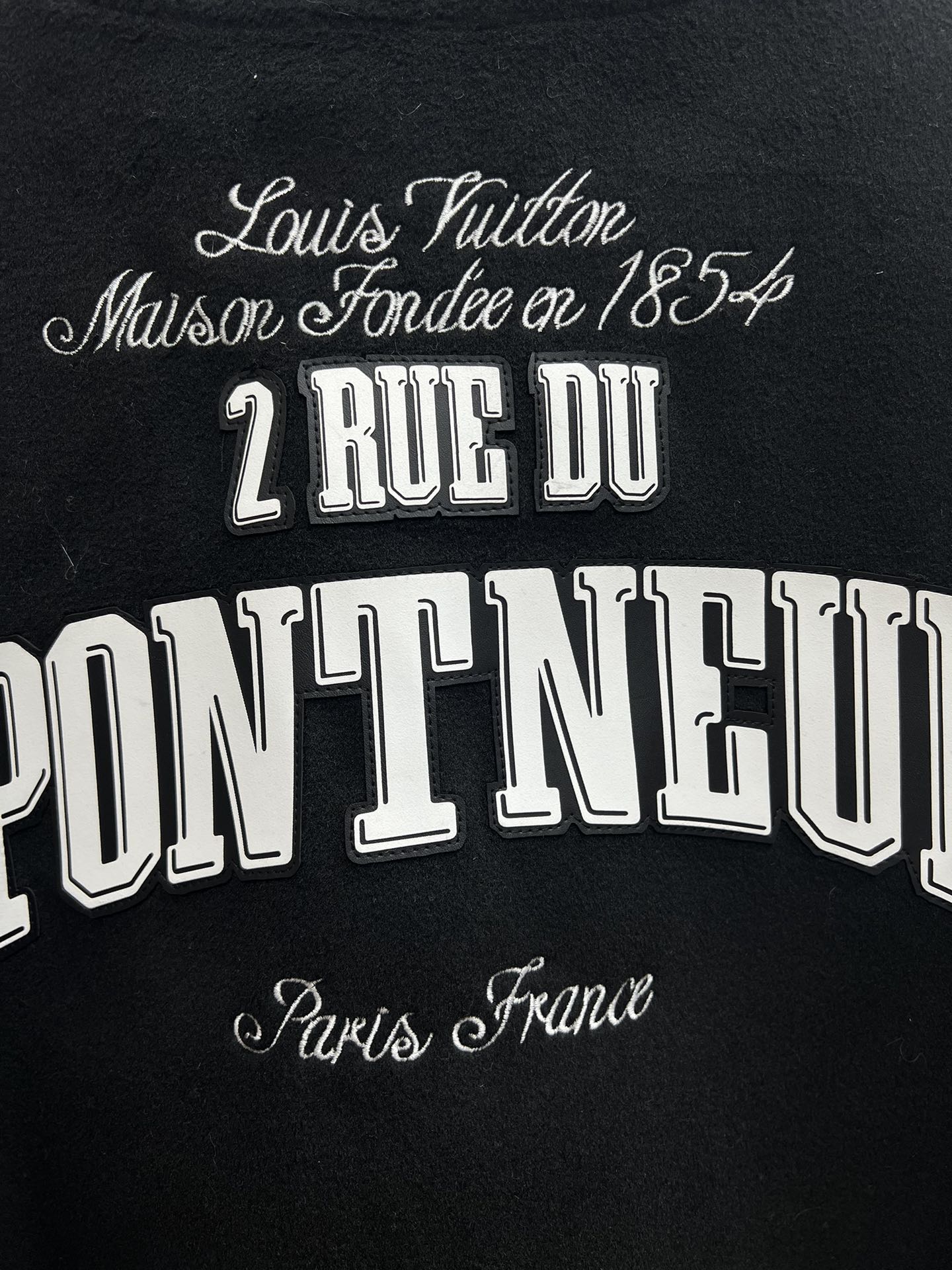 Bomber Varsity en Lana & Piel con Detalles Monogram · Colección 25SS