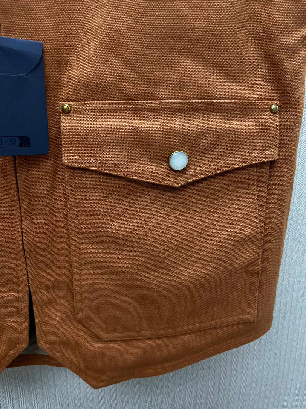 Chaleco Utility con Cremallera y Bordados Creativos · Colección