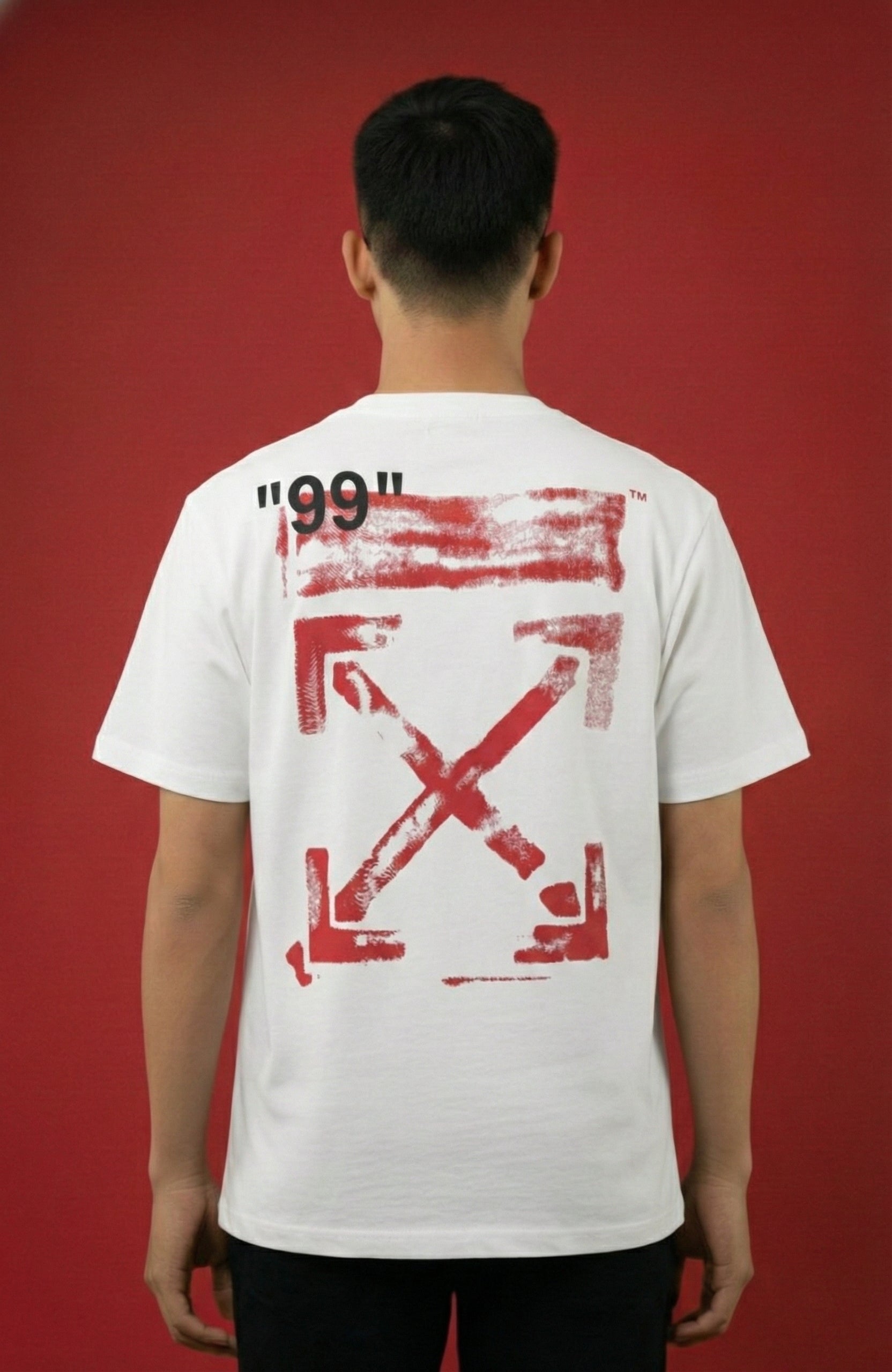 Camiseta Off White Color Blanco Con Logo Color Rojo —