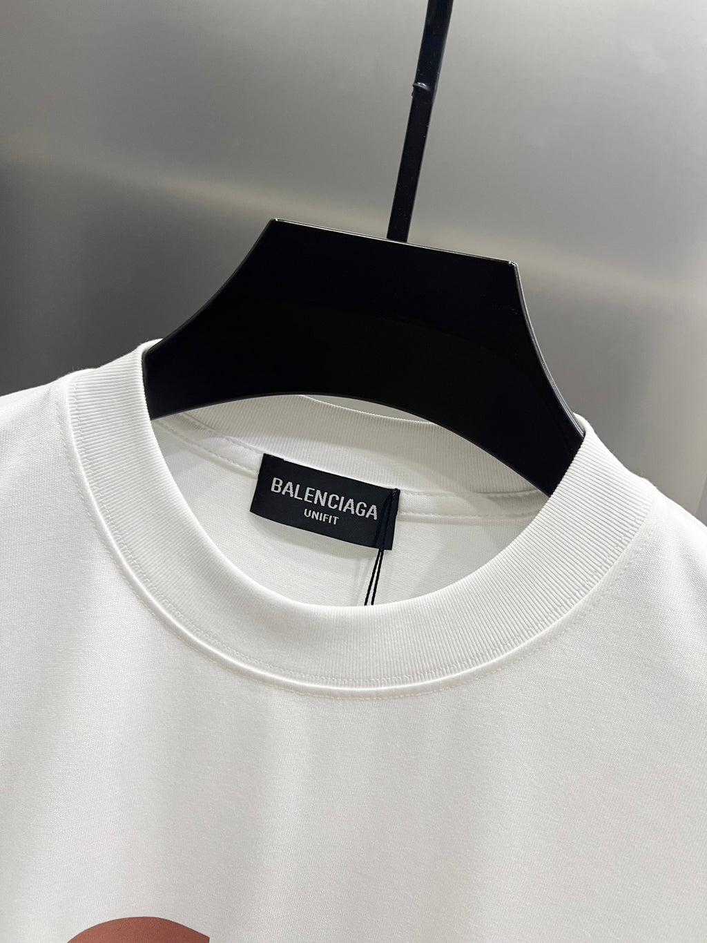 Camiseta Unisex con Letras Clásicas · Edición Primavera–Verano 2025