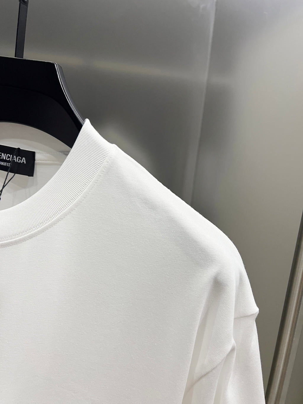 Camiseta Unisex con Letras Clásicas · Edición Primavera–Verano 2025