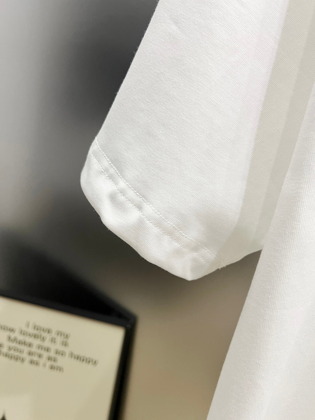 Camiseta Unisex con Letras Clásicas · Edición Primavera–Verano 2025