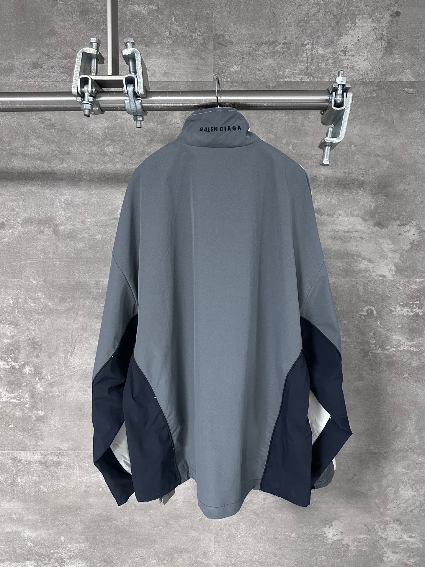 BLCG Chaqueta Bordada Logo Bicolor