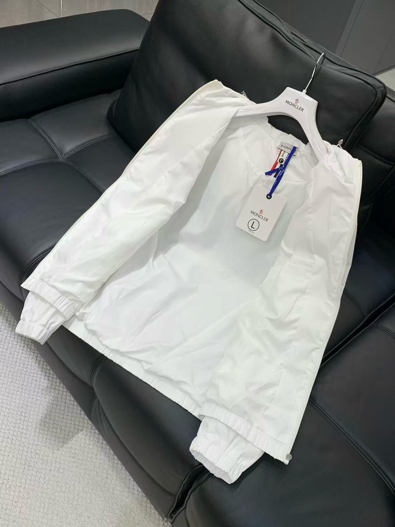 Chaqueta de Hombre con Capucha Oculta · Colección Early Fall 2025