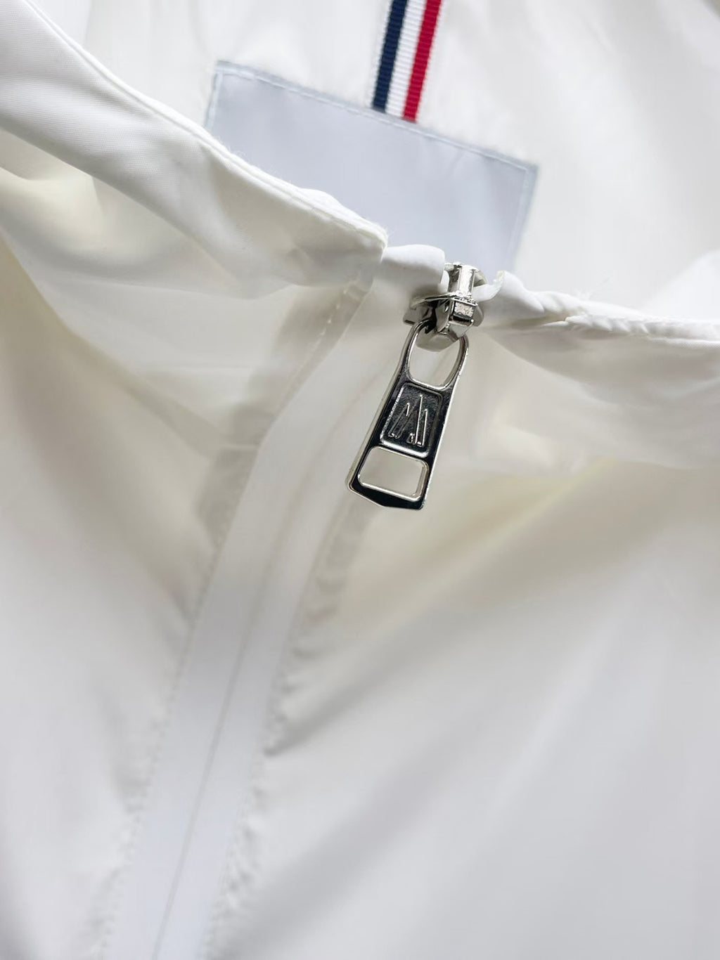 Chaqueta de Hombre con Capucha Oculta · Colección Early Fall 2025