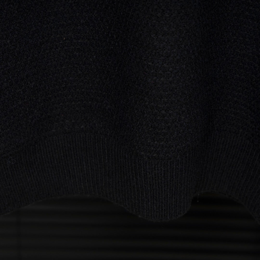 Sweater Premium “Smoke Embroidery Knit”