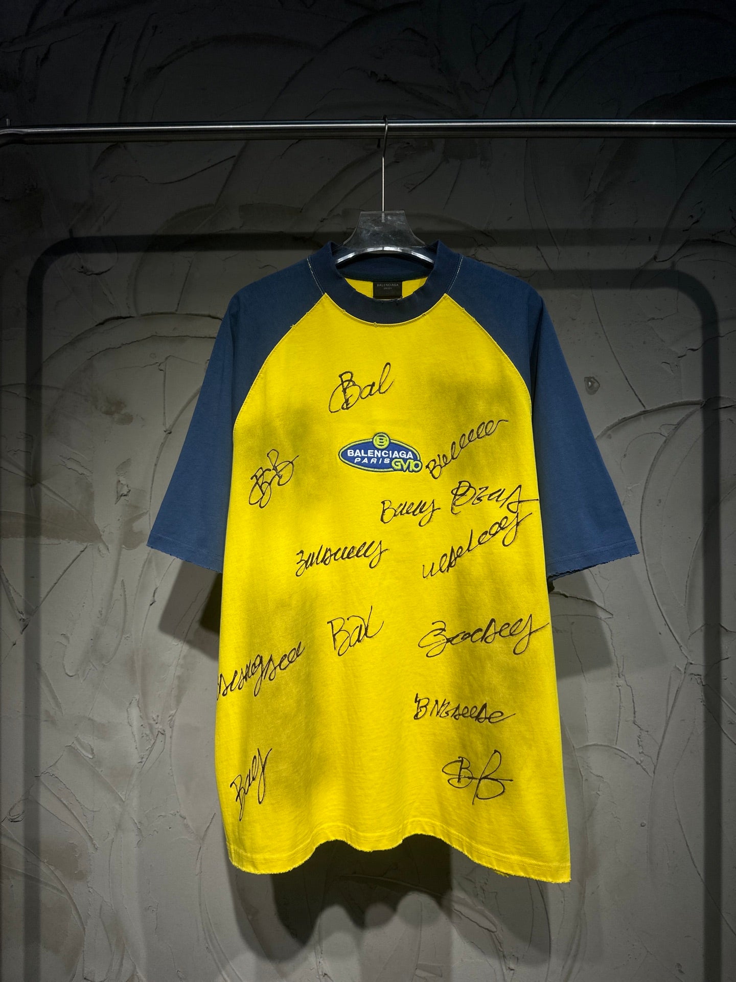 Balenciaga 2025 · Camiseta Graffiti Handcrafted Patchwork Oversize