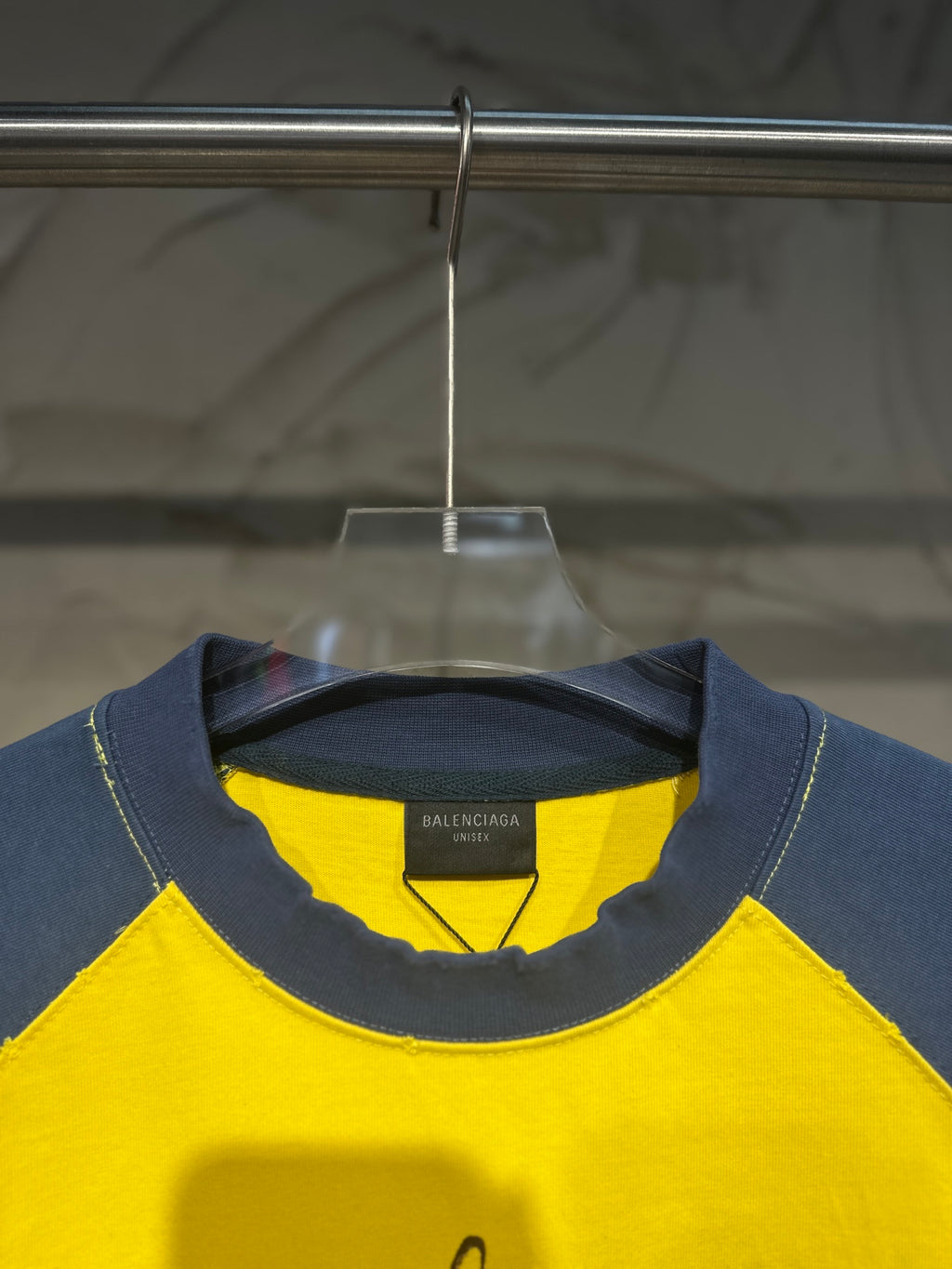 Balenciaga 2025 · Camiseta Graffiti Handcrafted Patchwork Oversize