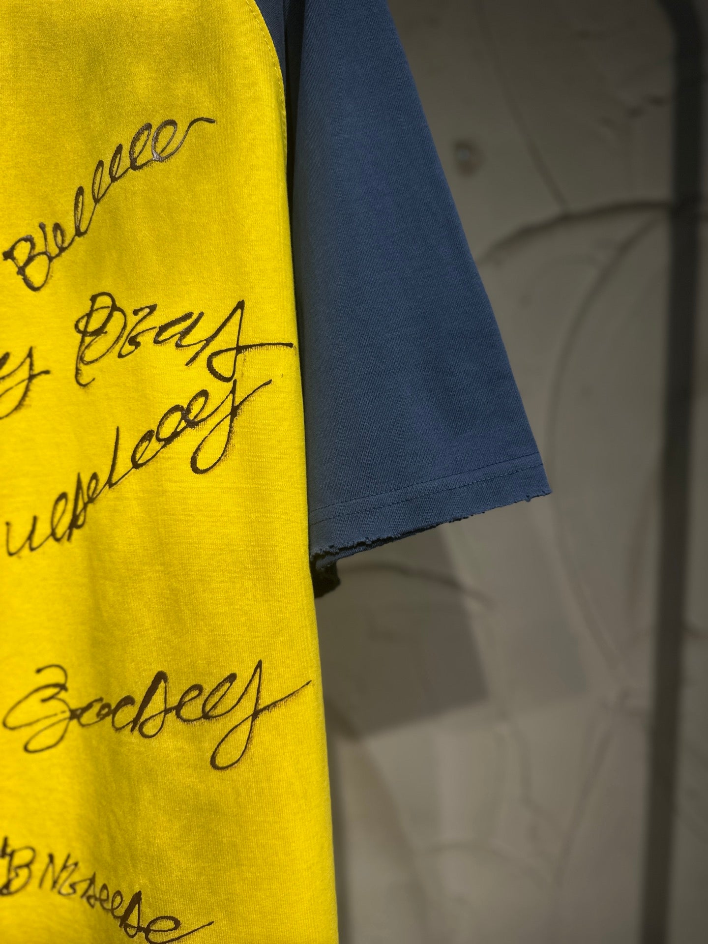 Balenciaga 2025 · Camiseta Graffiti Handcrafted Patchwork Oversize