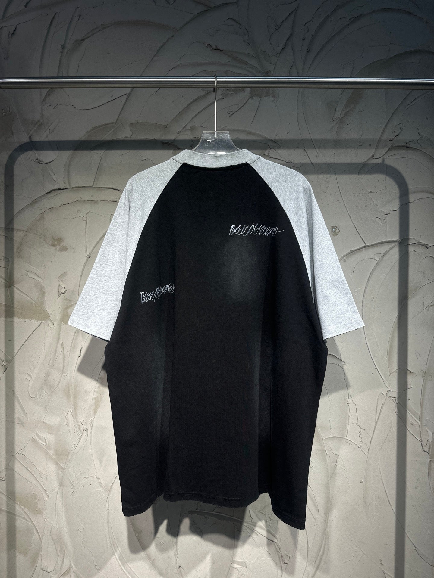 Camiseta Unisex Balenciaga 2025 · Efecto Vintage y Graffiti Handcrafted