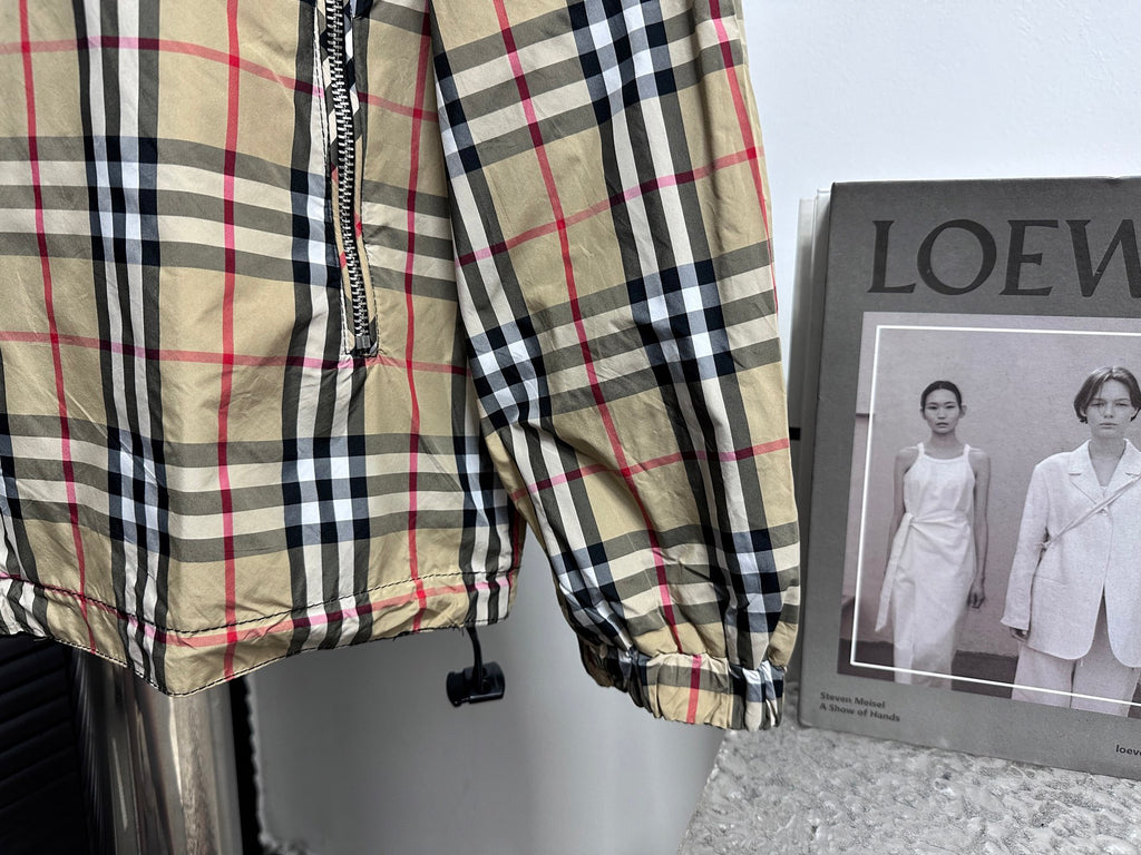 Chaqueta Reversible con Capucha · Estampado de Cuadros Clásico