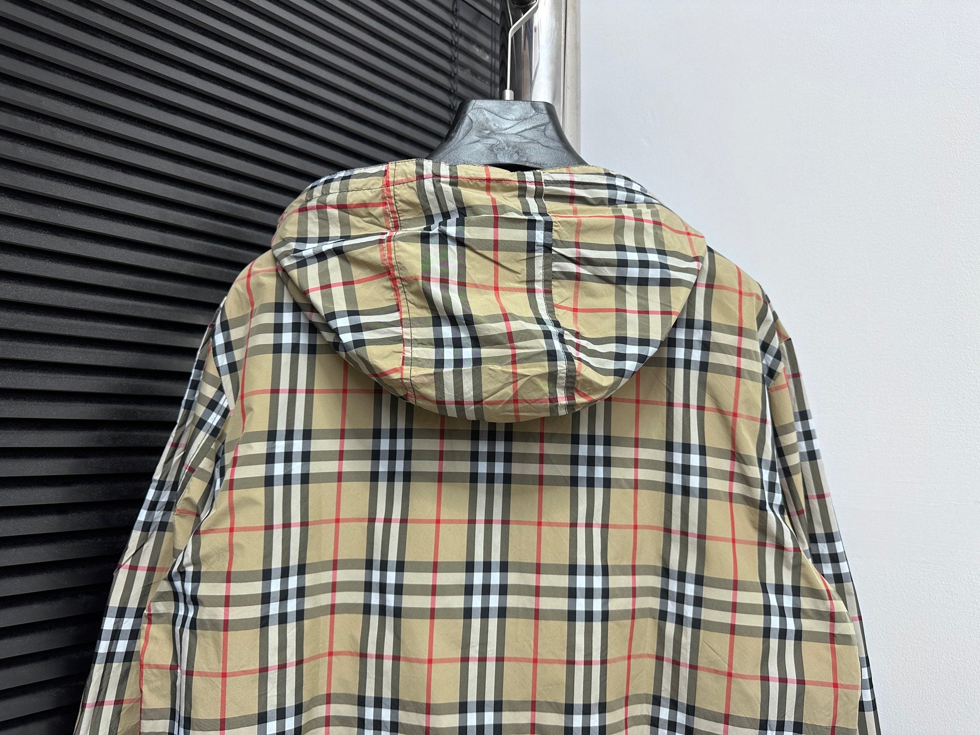 Chaqueta Reversible con Capucha · Estampado de Cuadros Clásico