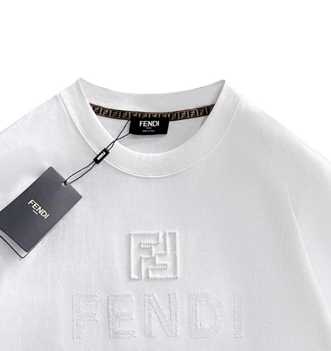 Exclusive Mali – Camiseta Unisex “Edición Luxe Letters” ·
