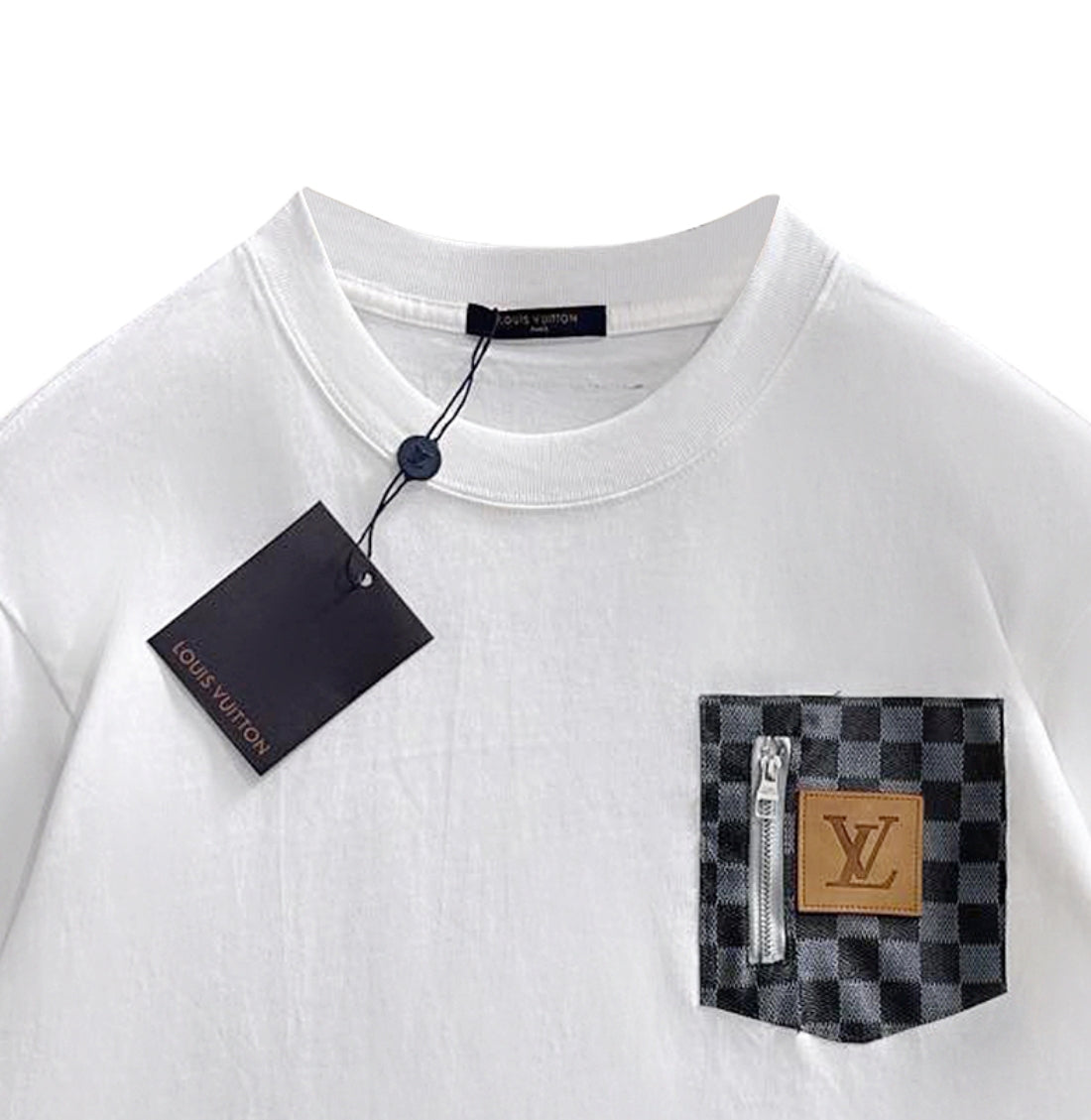 Exclusive Mali – Camiseta Unisex “Logo Bordado con Bolsillo Premium”