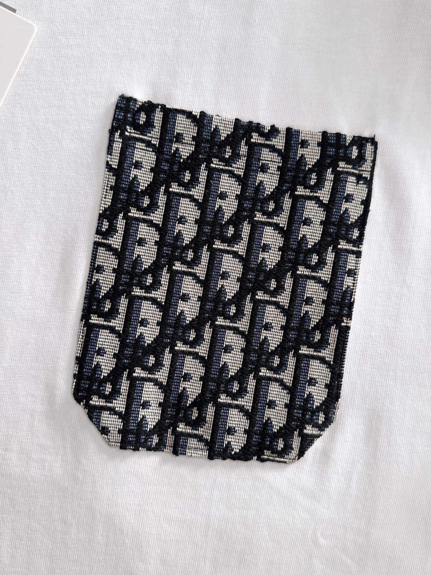 Exclusive Mali – Camiseta Unisex “Edición Luxe Patchwork Logo”