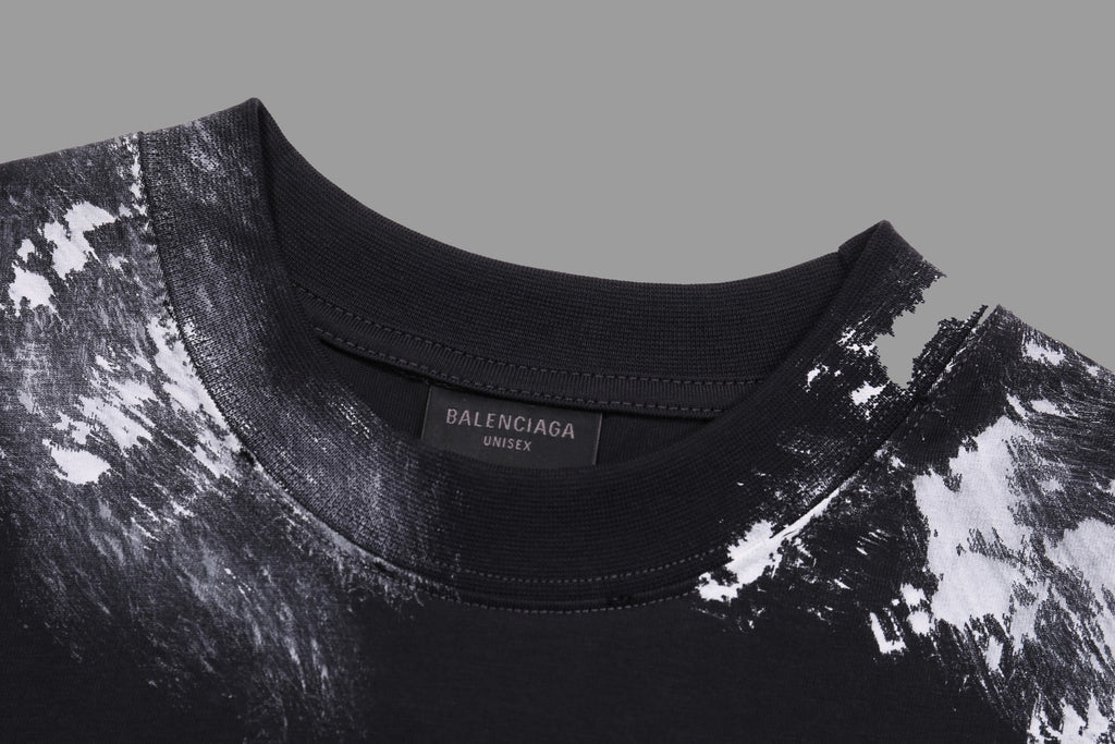 Camiseta Unisex · Edición Premium 2025 con Logo Bordado Estilo Graffiti y Efecto Desgastado