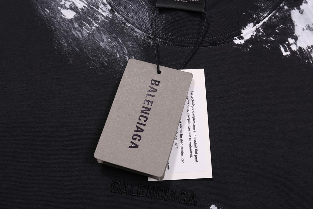 Camiseta Unisex · Edición Premium 2025 con Logo Bordado Estilo Graffiti y Efecto Desgastado