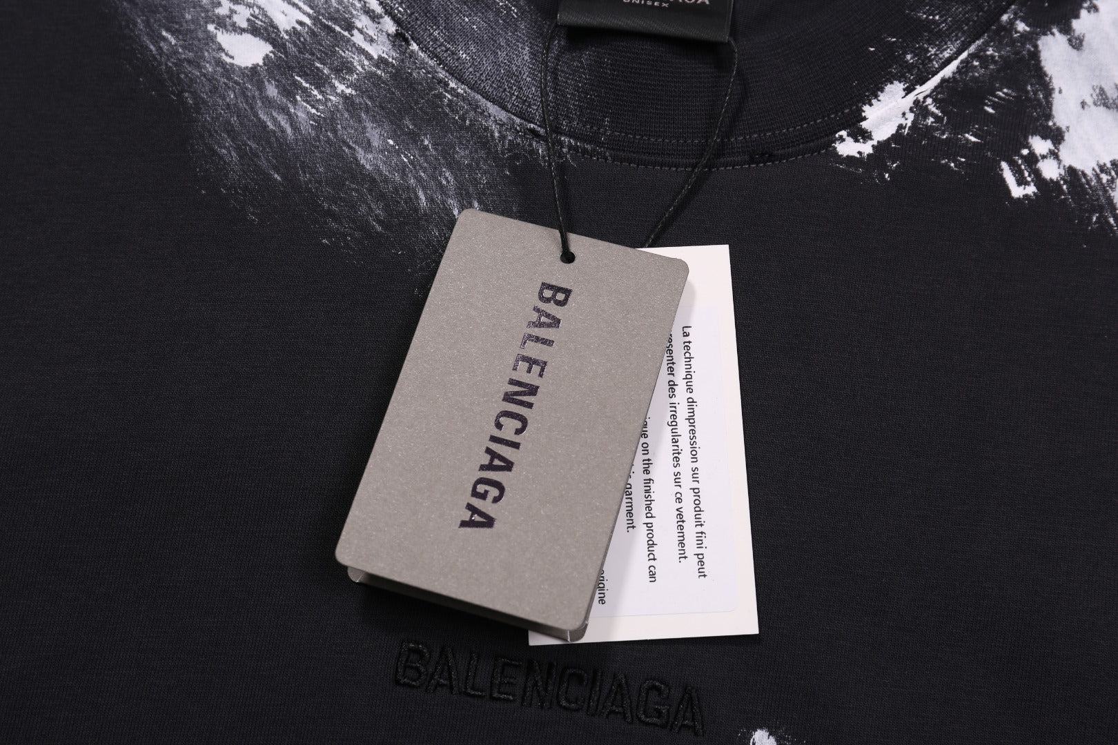 Camiseta Unisex · Edición Premium 2025 con Logo Bordado Estilo Graffiti y Efecto Desgastado