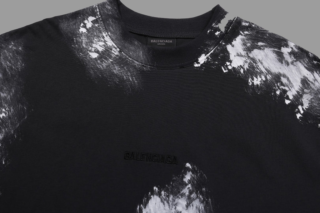 Camiseta Unisex · Edición Premium 2025 con Logo Bordado Estilo Graffiti y Efecto Desgastado