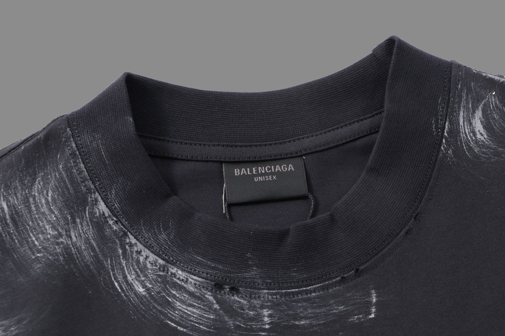 Camiseta Unisex · Edición Premium 2025 con Logo Bordado Estilo Graffiti y Efecto Desgastado