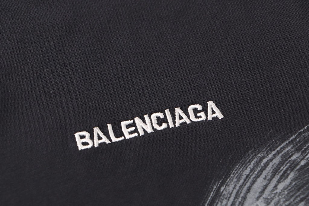 Camiseta Unisex · Edición Premium 2025 con Logo Bordado Estilo Graffiti y Efecto Desgastado