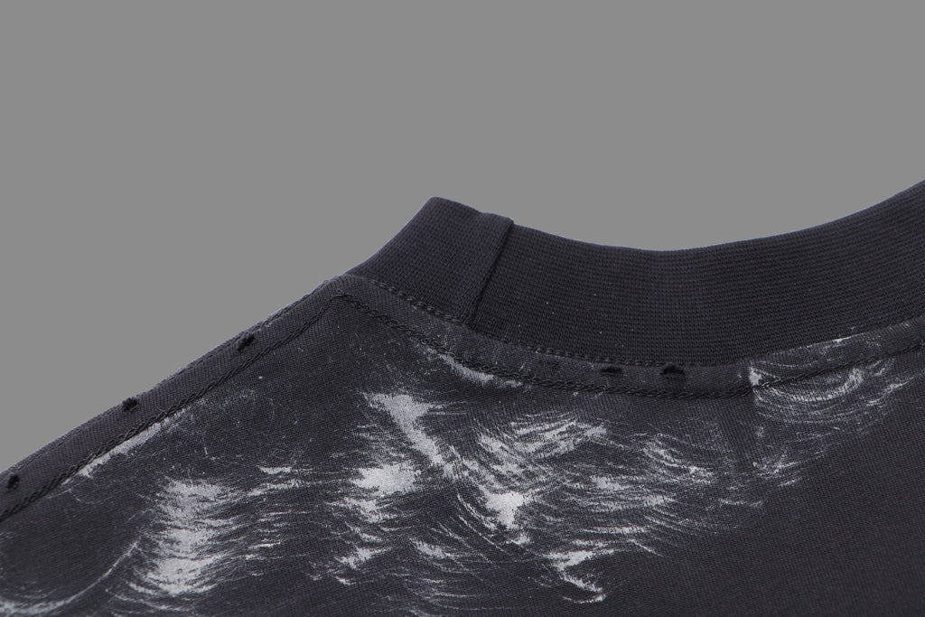 Camiseta Unisex · Edición Premium 2025 con Logo Bordado Estilo Graffiti y Efecto Desgastado