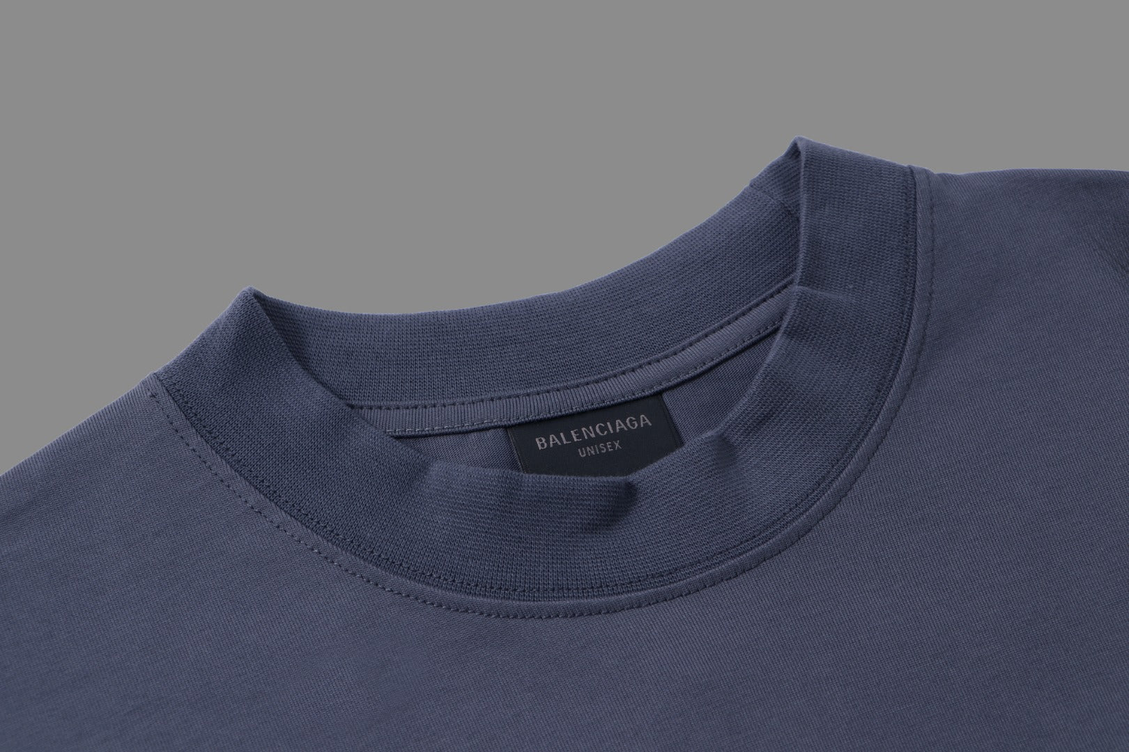 Camiseta Unisex · Edición Premium 2025 con Logo Bordado Estilo Graffiti