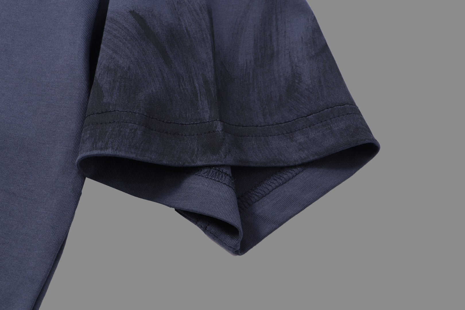 Camiseta Unisex · Edición Premium 2025 con Logo Bordado Estilo Graffiti