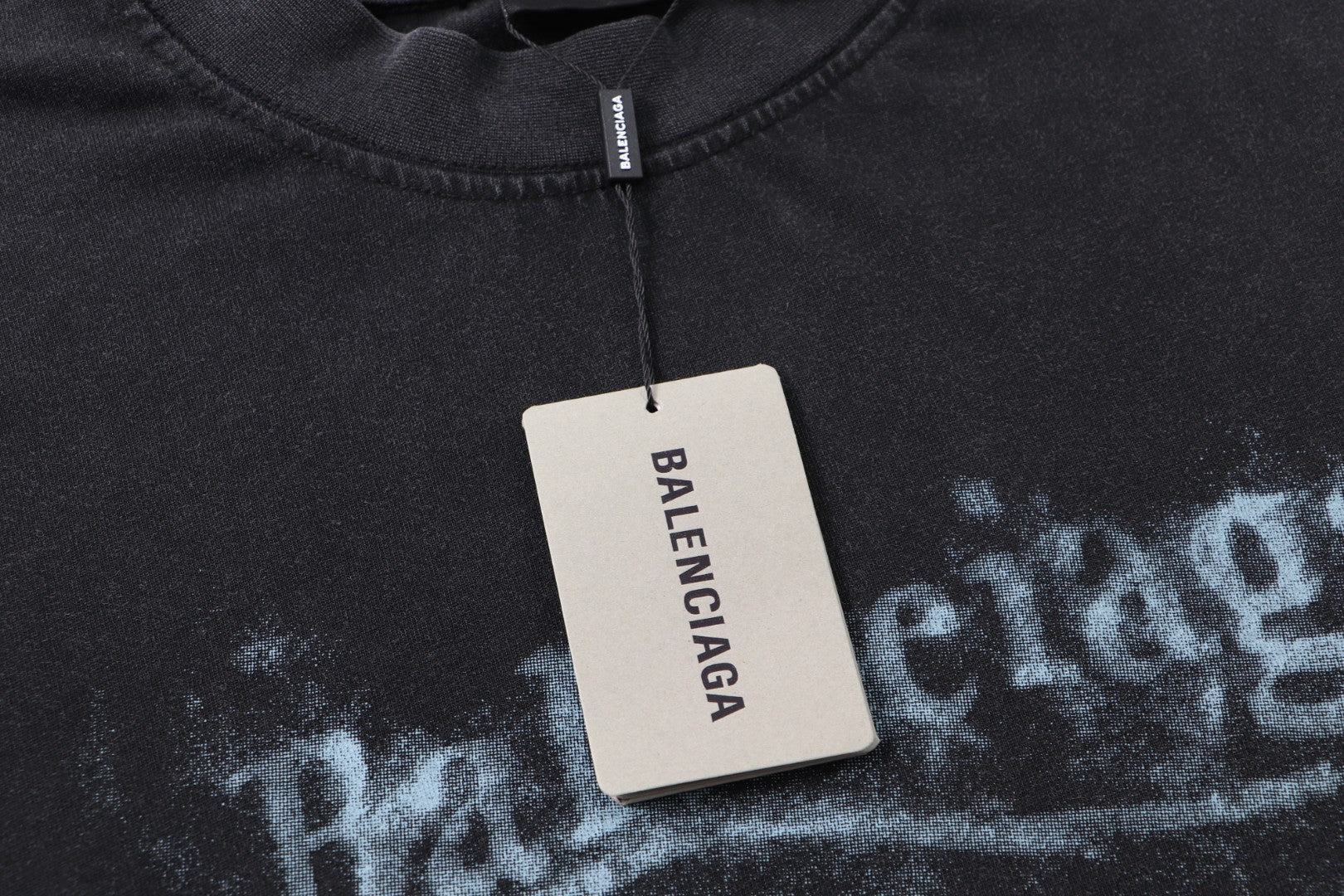 Camiseta de Manga Larga Unisex · Edición Premium 2025 con Efecto Desgastado y Detalle de Impresión a Dos Capas