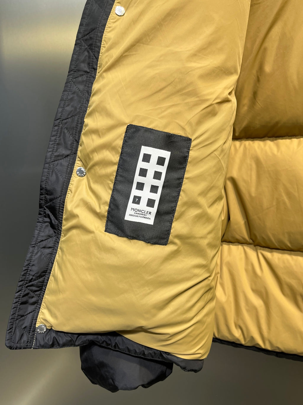 Chaqueta Corta Acolchada con Bordado de Palmera · Colección Genius FW22