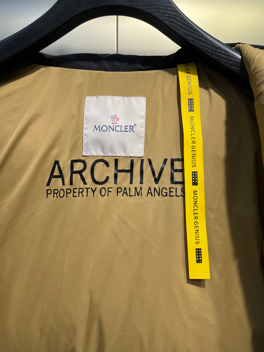 Chaqueta Corta Acolchada con Bordado de Palmera · Colección Genius FW22